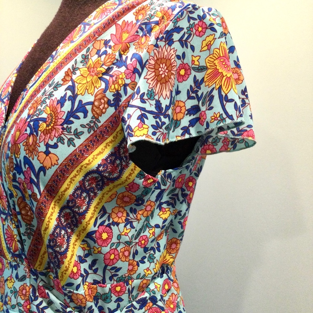 Gorgeous Floral Wrap Dress - Picture 8 of 13